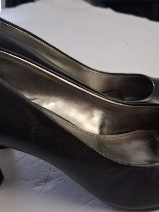 Anne Klein Black Leather Women's Pumps - Picture 2 of 6